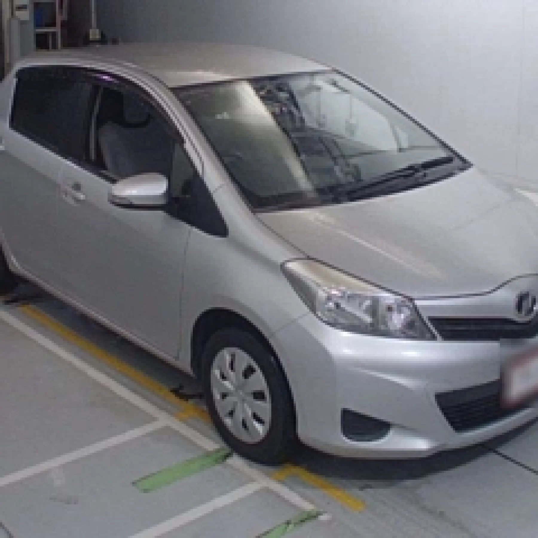 TOYOTA VITZ F 2013