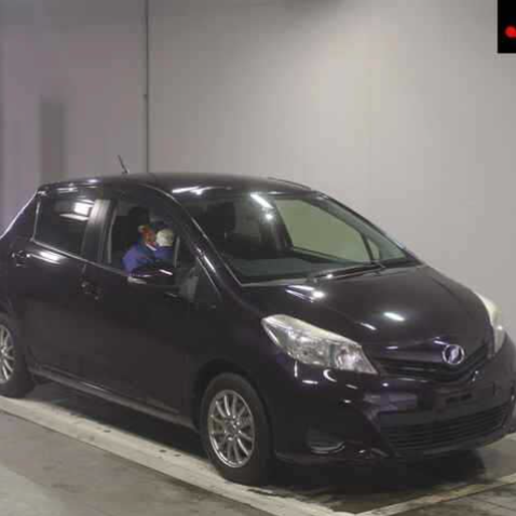 TOYOTA VITZ F 2013